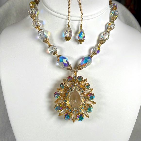 1940’s Vintage Crystal Necklace With Matching Earrings